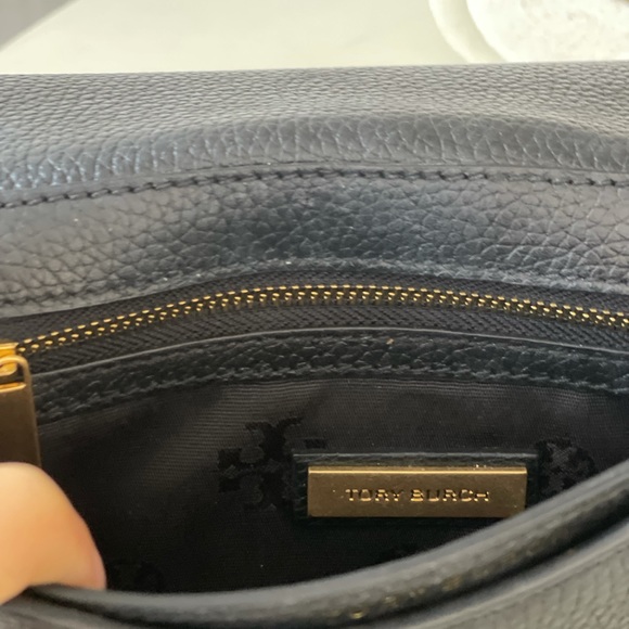 Tory Burch (73507) Britten Large Pebble Leather Crossbody Clutch Handbag Purse - Picture 6 of 10